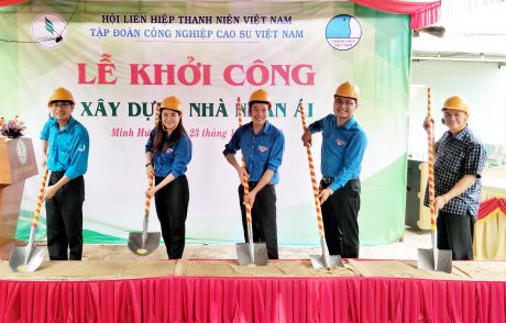 Hội Liên hiệp Thanh niên VRG hỗ trợ hội viên xây nhà nhân ái